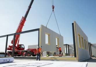 Tấm Panel Cách Nhiệt A-Z: Cấu Tạo, Báo Giá & Ứng Dụng Thi Công Nhà Lắp Ghép